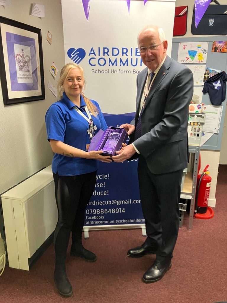 PRESENTATION OF KING’S AWARD FOR VOLUNTARY SERVICE  TO THE AIRDRIE COMMUNITY SCHOOL UNIFORM BANK